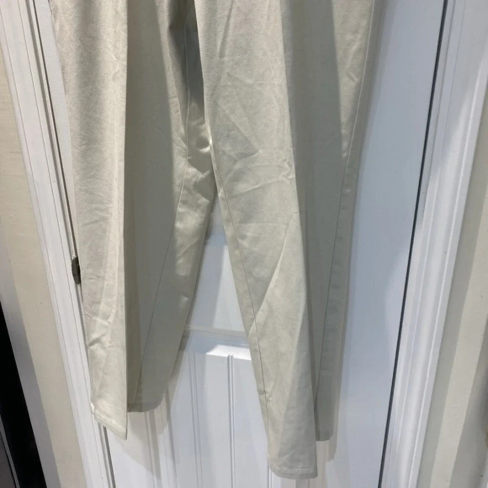Dockers Classic Fit Flat Front Mens Tan Pants 42/32  NWT               ‎ 816